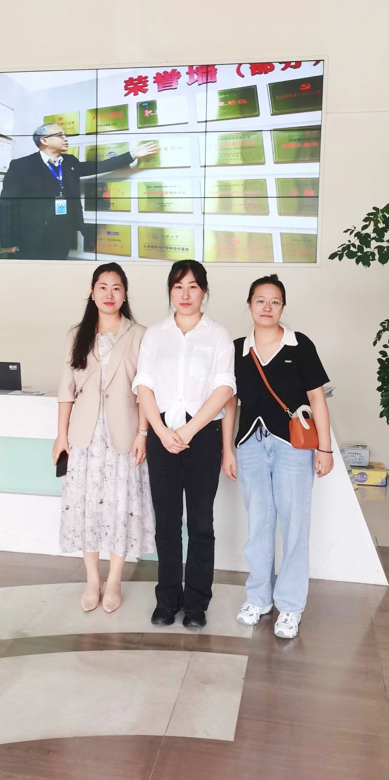 爱博强猎头苏州公司推动行业交流：组织猎头顾问赴无锡汽车零部件企业参观学习